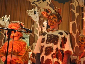 Erdm&auml;nnchen und Giraffen