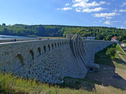 Sperrmauer der Talsperre Klingenberg