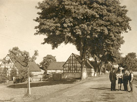 Dorfstra&szlig;e 1947